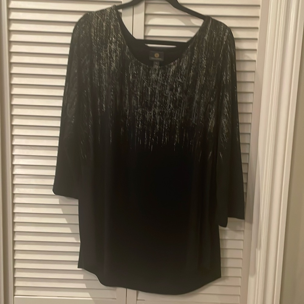 Black & gold top with 3/4 sleeves. Barely worn